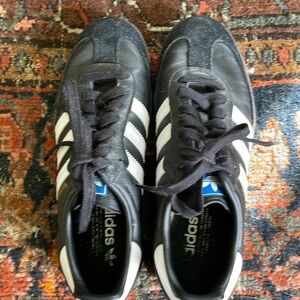 Black Adidas Sambas- men’s 7 1/2 women’s 8 1/2 EUC